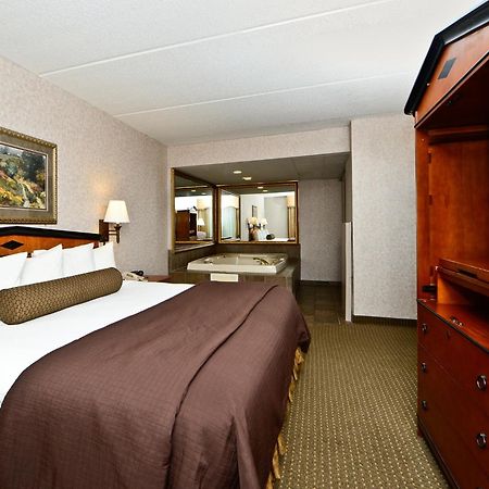 Ramada By Wyndham Plymouth Hotel & Conference Center Стая снимка