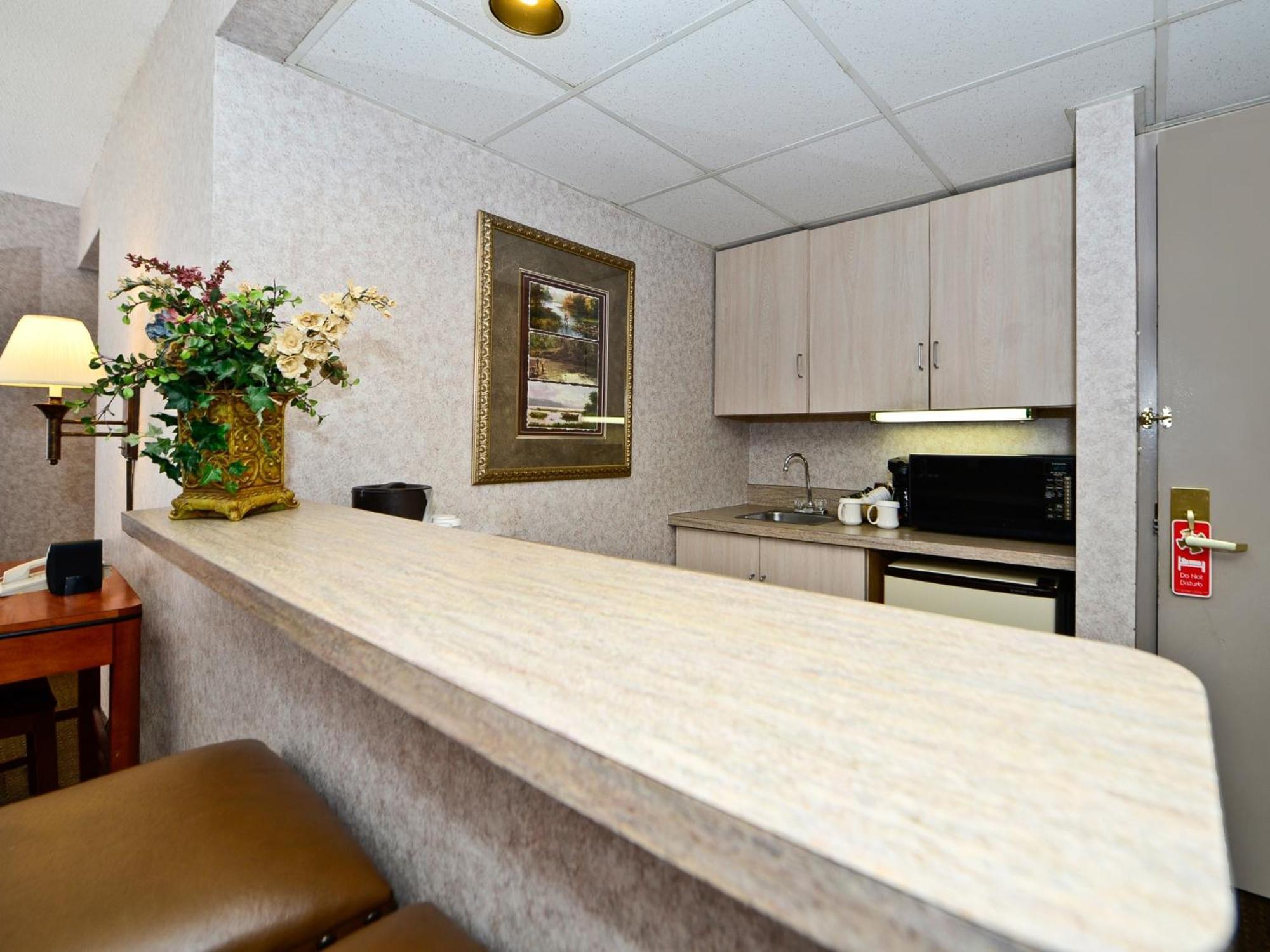 Ramada By Wyndham Plymouth Hotel & Conference Center Стая снимка