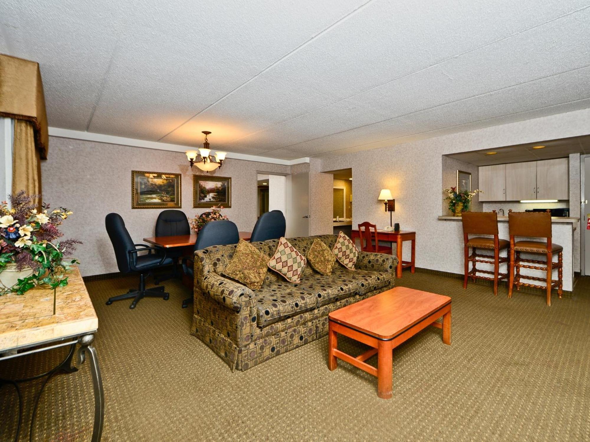 Ramada By Wyndham Plymouth Hotel & Conference Center Стая снимка