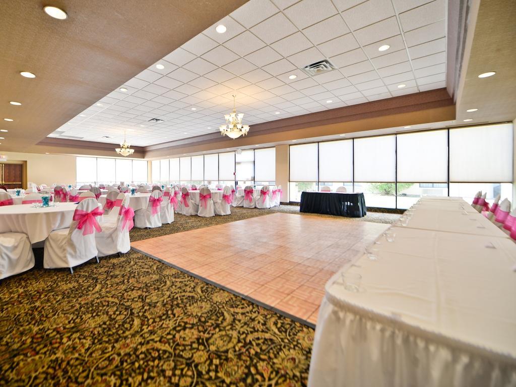 Ramada By Wyndham Plymouth Hotel & Conference Center Екстериор снимка