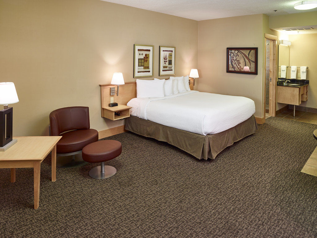 Ramada By Wyndham Plymouth Hotel & Conference Center Екстериор снимка