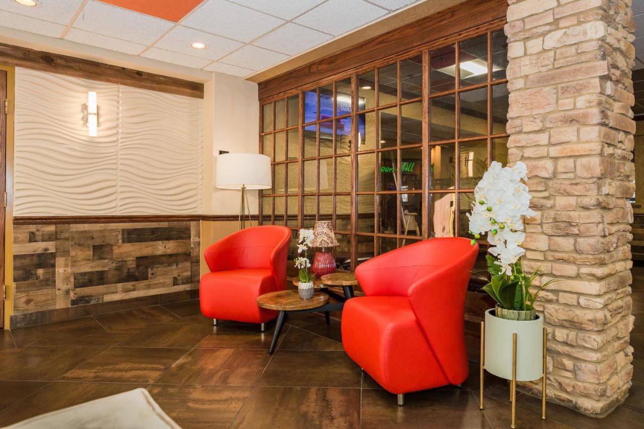 Ramada By Wyndham Plymouth Hotel & Conference Center Екстериор снимка