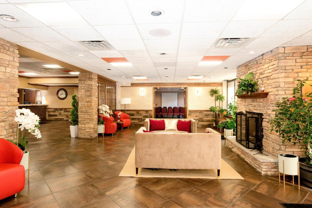 Ramada By Wyndham Plymouth Hotel & Conference Center Екстериор снимка